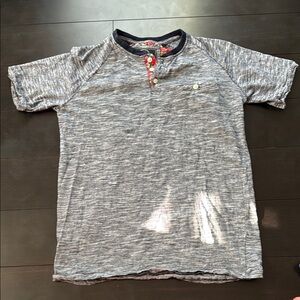 Heritage S Gray Short Sleeve Tee with Textured Design!